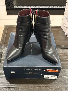 Tommy Hilfiger Black Leather Pointed Toe Ankle Boots with Signature Stripe